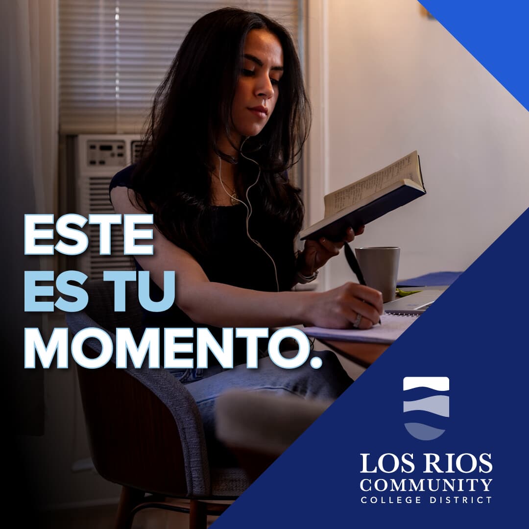 Text over photo of serious woman holding a book that says (in Spanish) Este es tu momento next to Los Rios logo